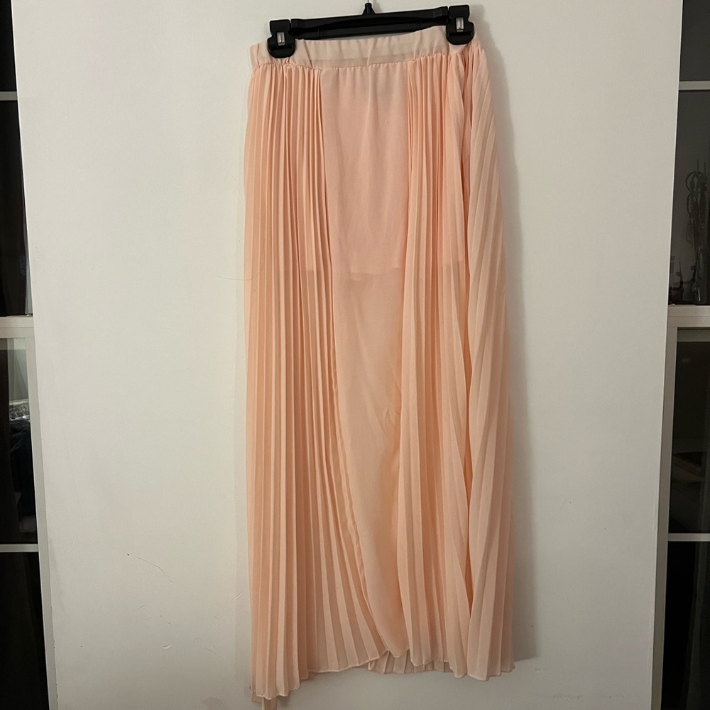 Pink pleated stretchy maxi skirt